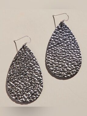 Nickel & Suede Silver Hammered Teardrop Shape Earrings